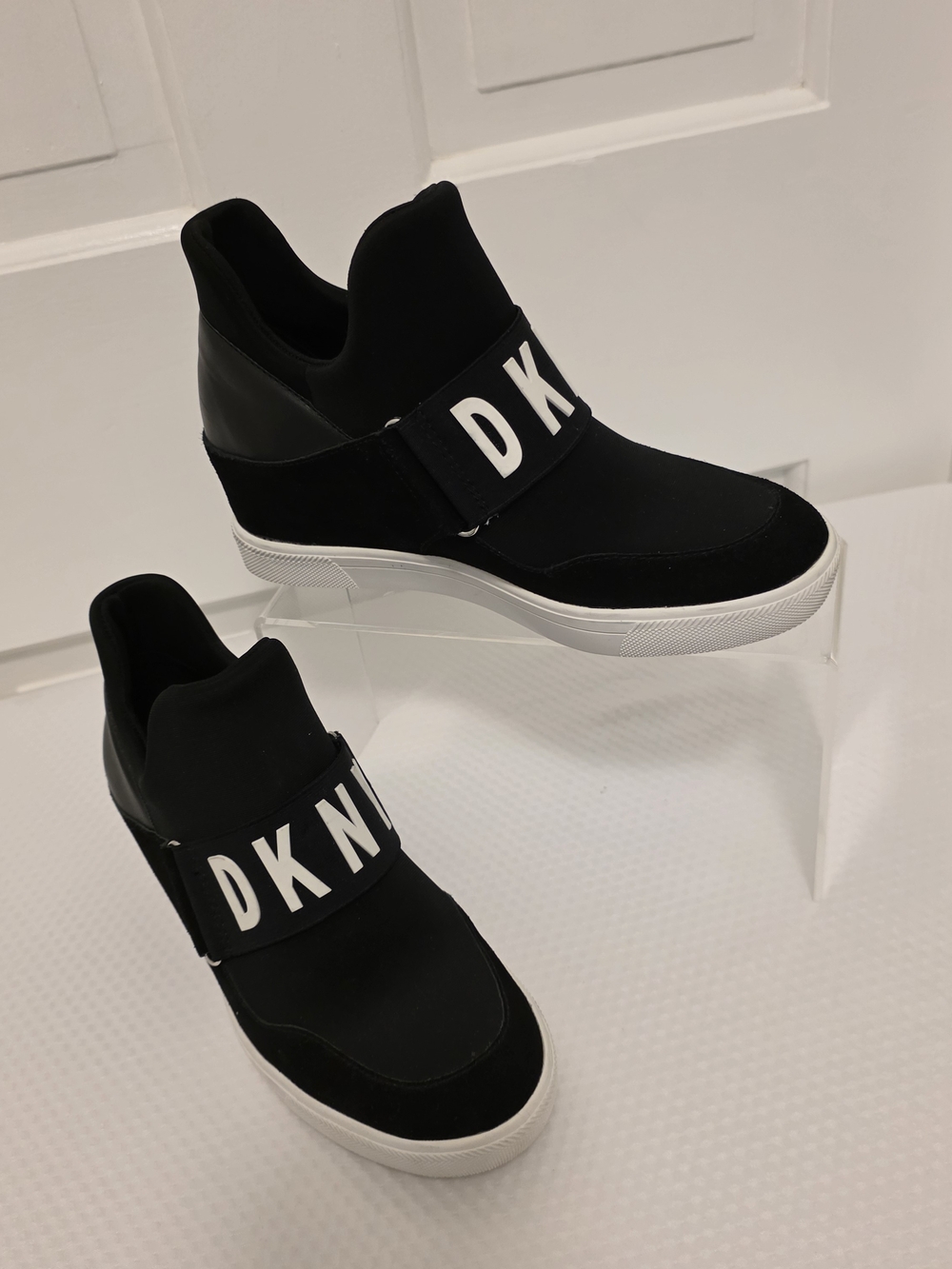 DKNY Black & White "Cosmos" Slip-On Wedge Sneakers Size 8.5 Versatile